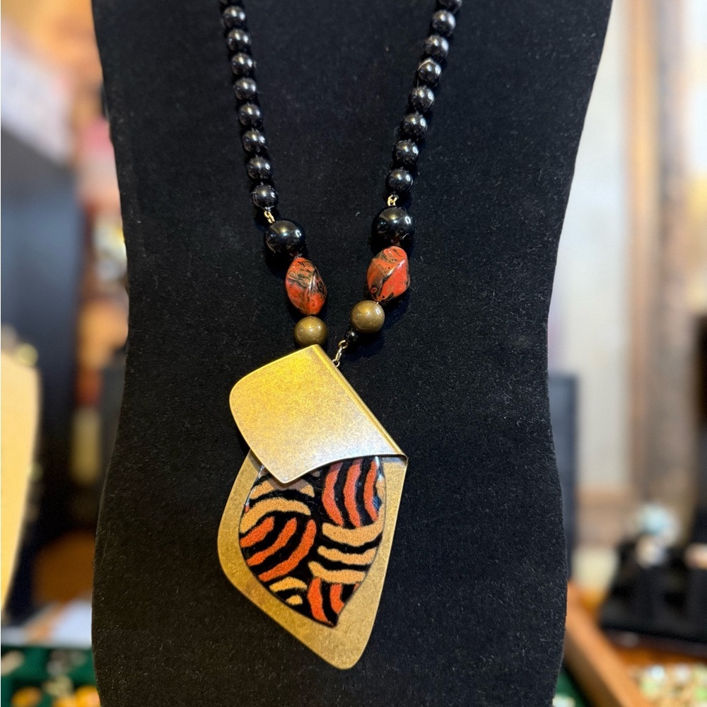 Gold and Black Pendant Necklace - Picture 3 of 9